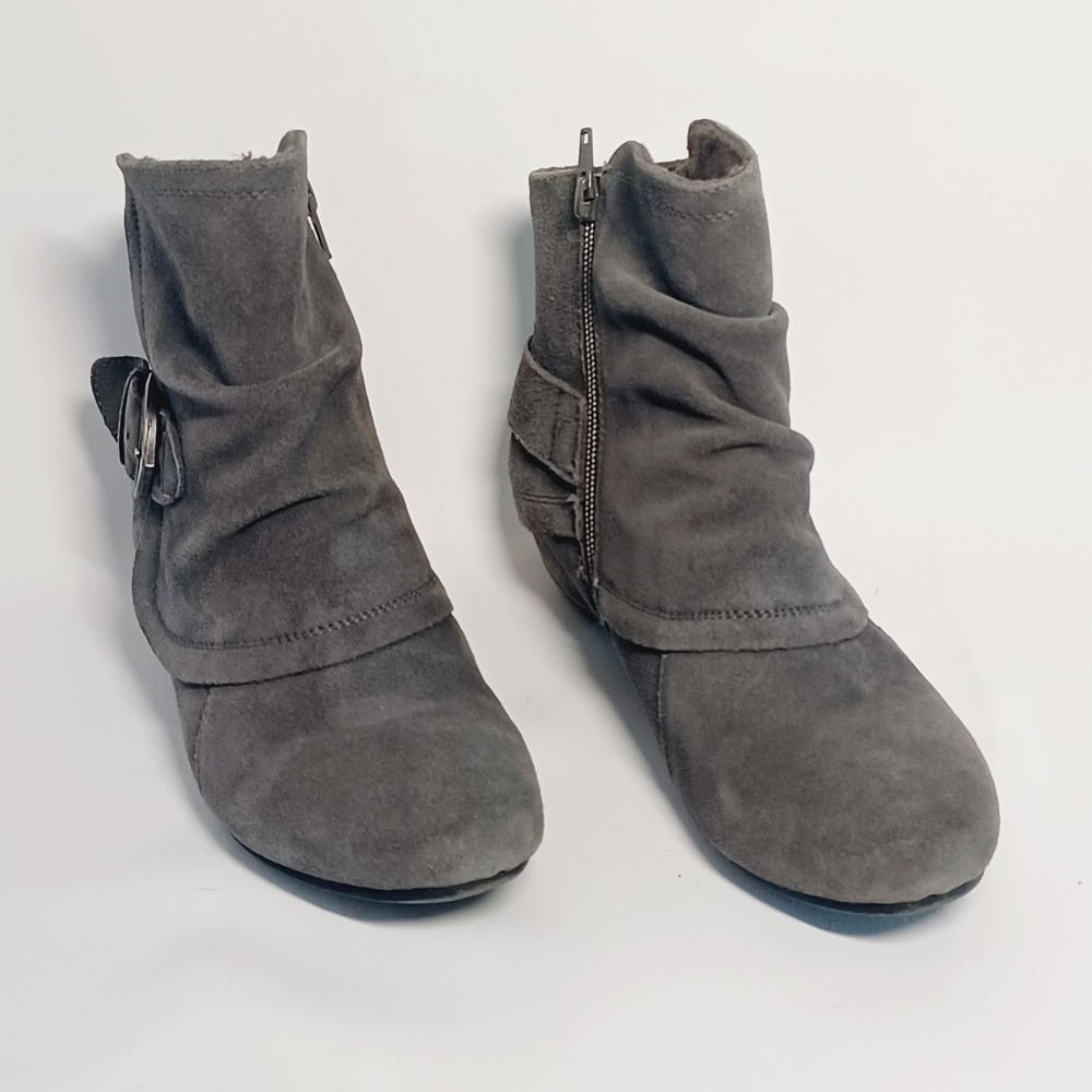 Pure Sole Ankle Boots 8M Gray Faux Suede Side Zipper Closure Casual Party Social